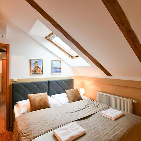 Amazing Charles Bridge Apartment Praga Exterior foto