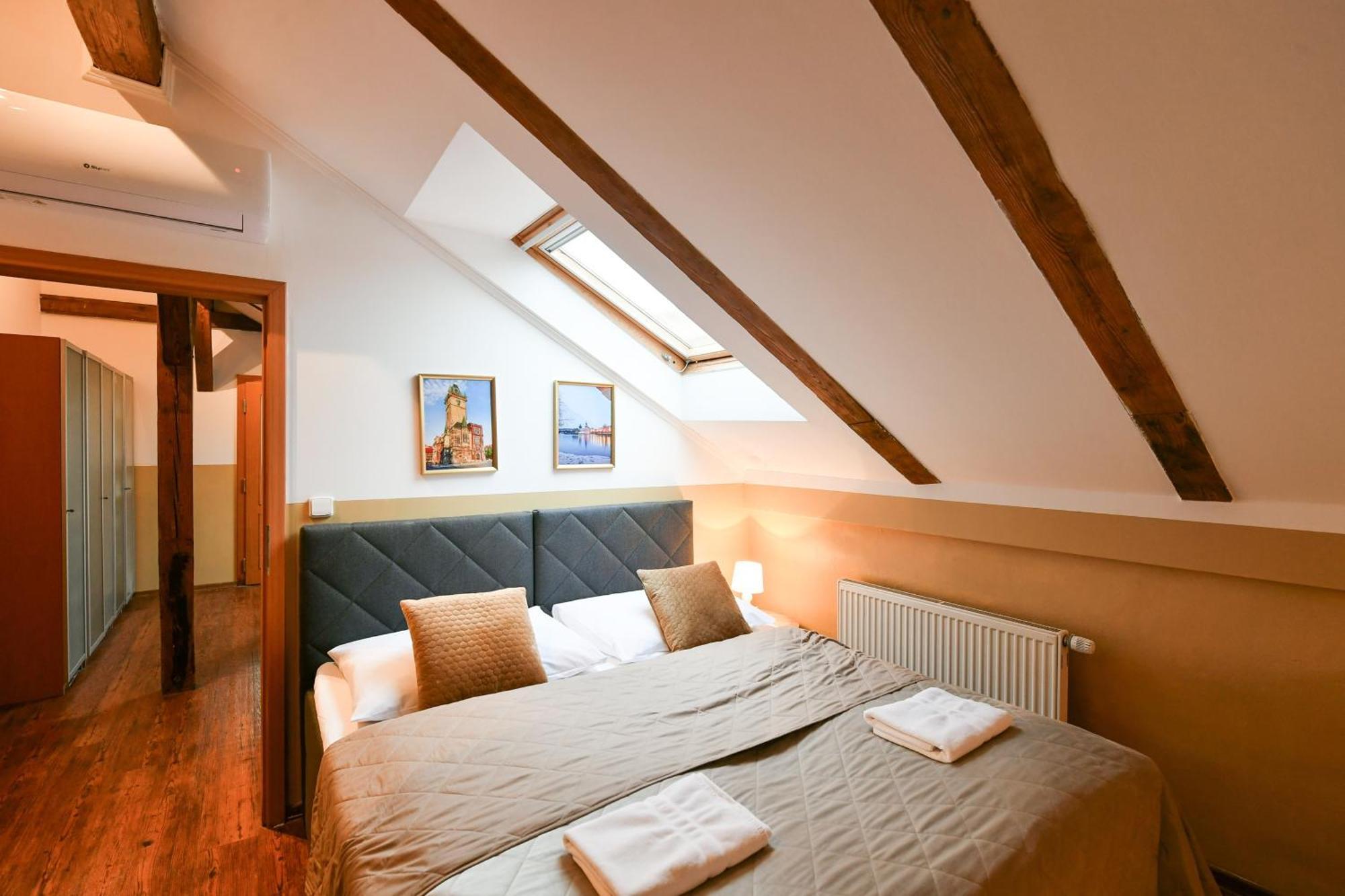 Amazing Charles Bridge Apartment Praga Exterior foto
