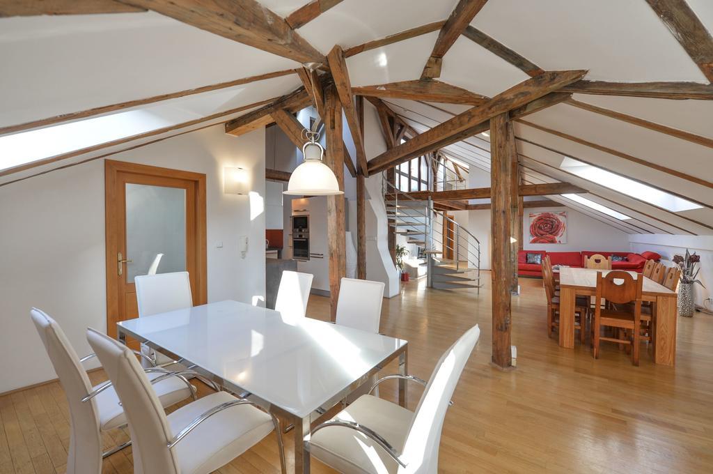 Amazing Charles Bridge Apartment Praga Exterior foto