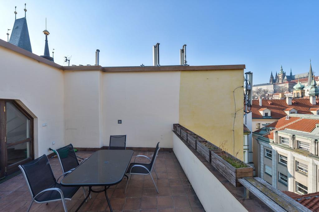 Amazing Charles Bridge Apartment Praga Exterior foto